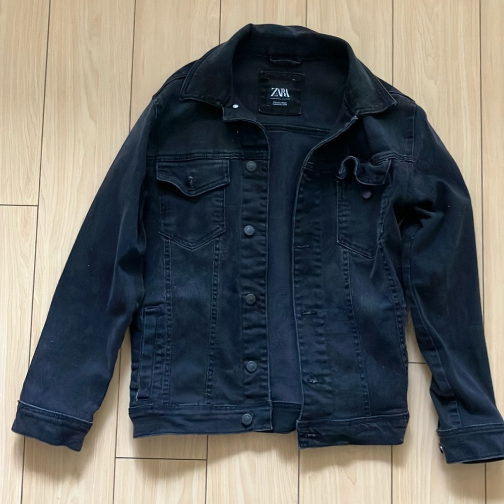 Black Zara jean jacket. S